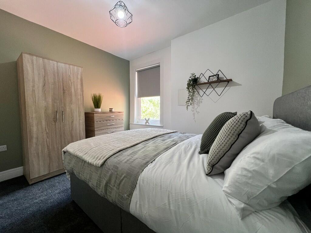 Main image of property: Manor Court Road, Nuneaton, Warwickshire, CV11