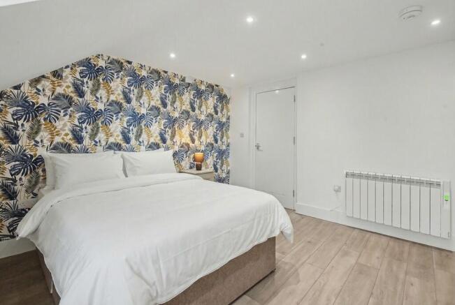 Flat 5 - Bedroom ...