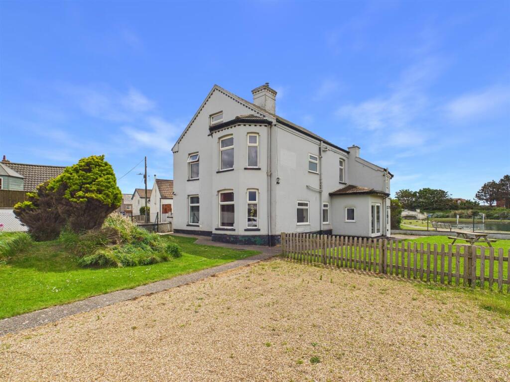 Main image of property: Queens Park Close, Mablethorpe