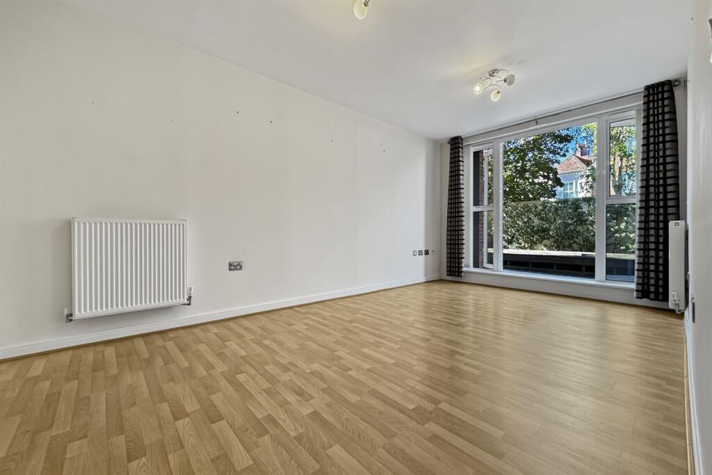 Main image of property: 2 bedroom Ground Floor Apartment in Chichester