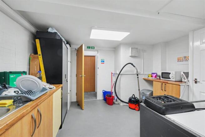 Kitchen_2.jpeg