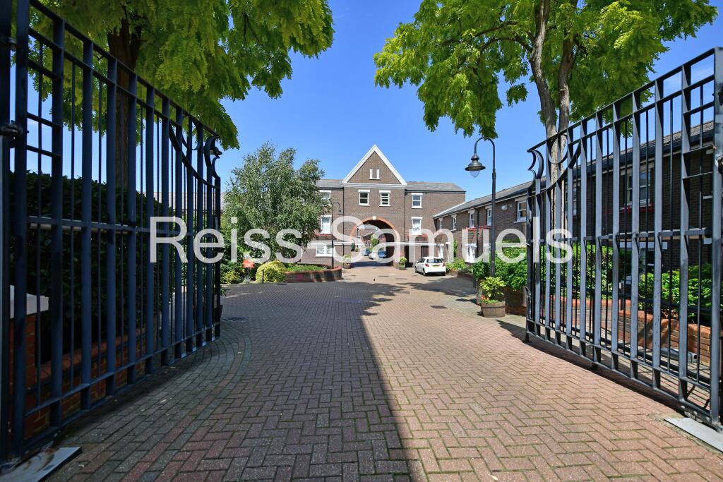 Main image of property: Lockesfield Place, Isle of dogs, London, E14