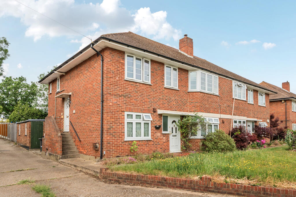 Main image of property: Links Way, Beckenham
