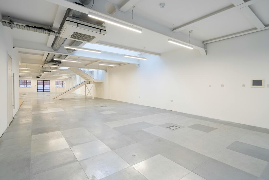 MC3993-9467-HR.jpg