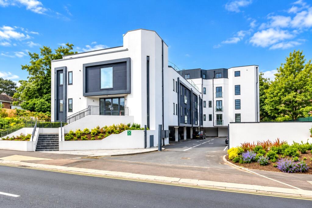 Main image of property: Walton Street, Aylesbury, Buckinghamshire, HP21