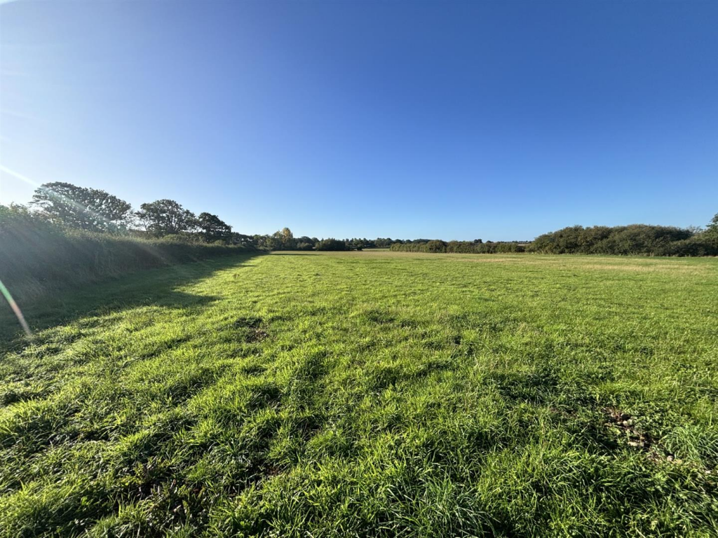 Main image of property: Ashby Road, Snarestone