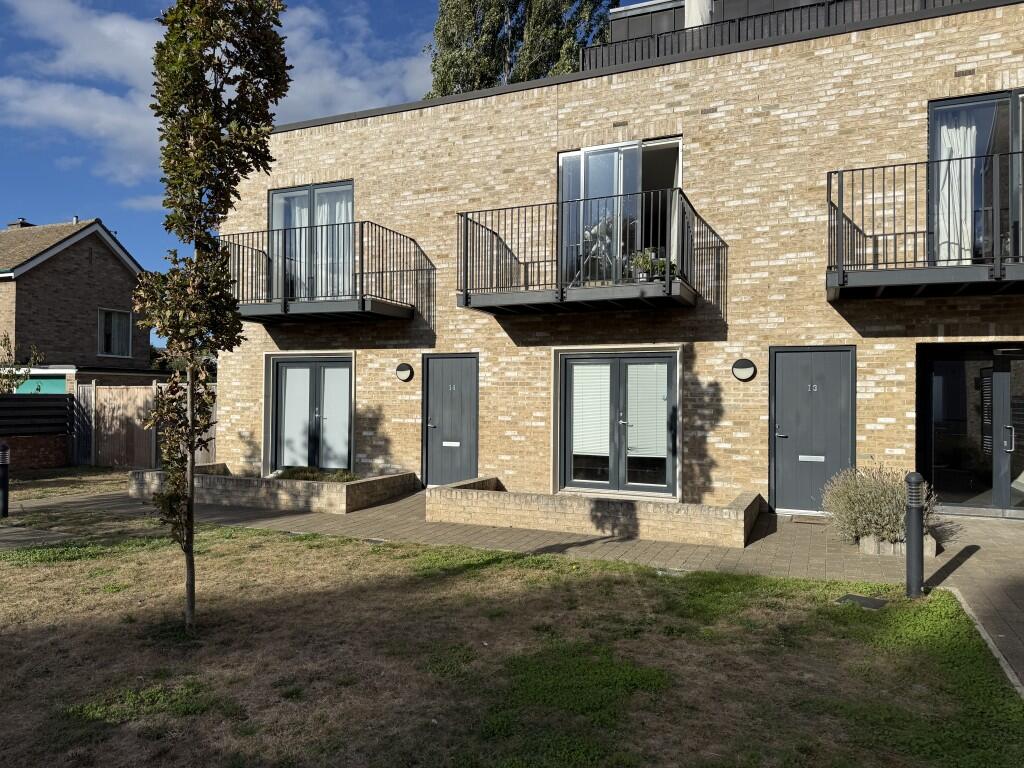 Main image of property: Flat 14, Lovell Lodge, 365 Milton Road, Cambridge, Cambridgeshire CB4 1SR