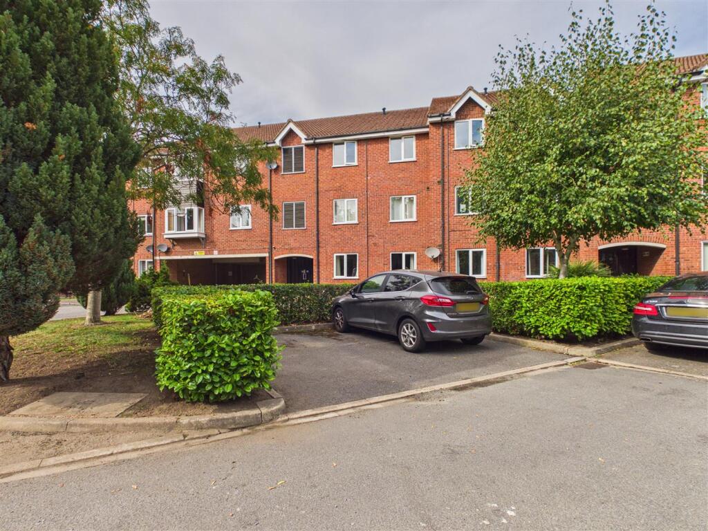 Main image of property: Millstream Close, Hitchin