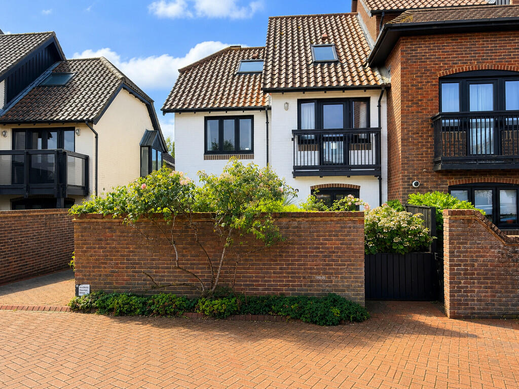 Main image of property: Endeavour Way, Hythe, Southampton