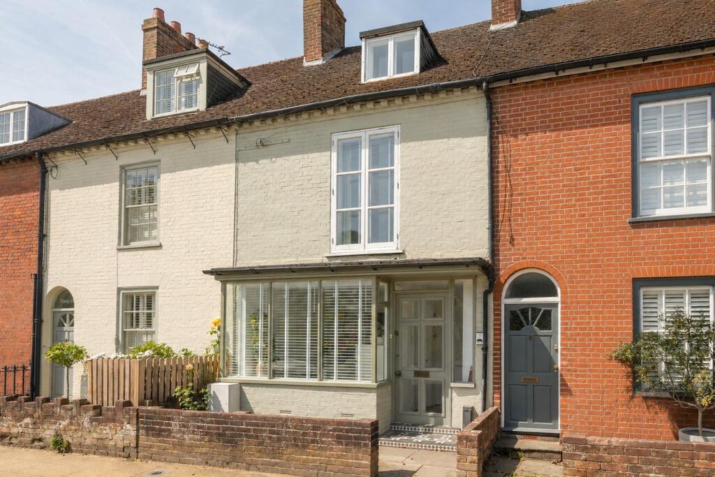 Main image of property: Southampton Road, Lymington, SO41