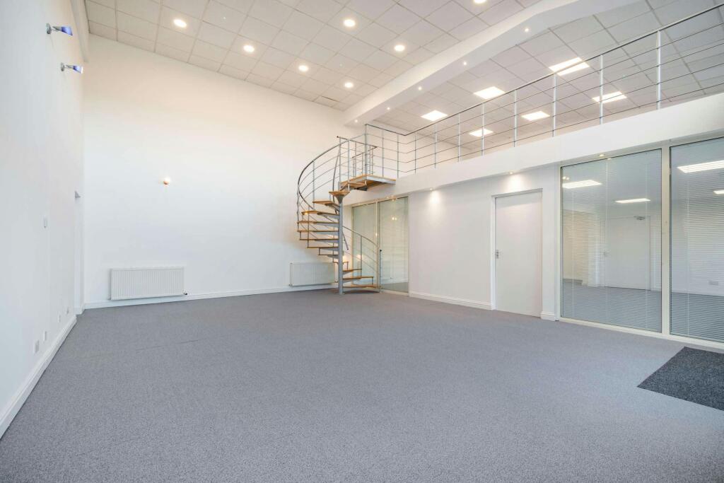 8484582interior15800.jpg