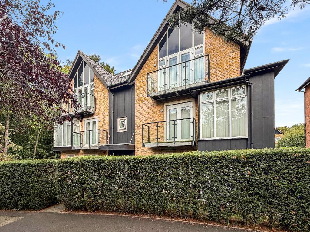Main image of property: Roundburrow Close, Warlingham, Surrey, CR6 9TT