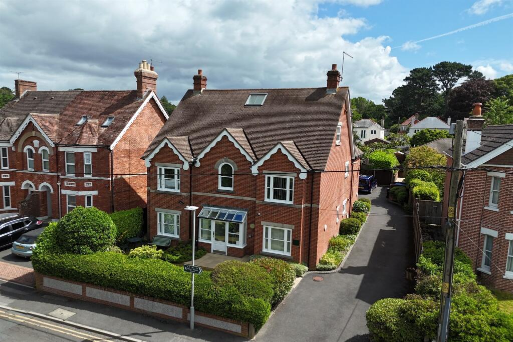 Main image of property: Broadstone