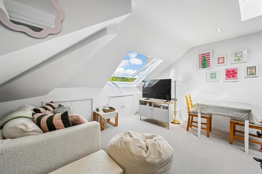 Main image of property: Worple Road, Raynes Park