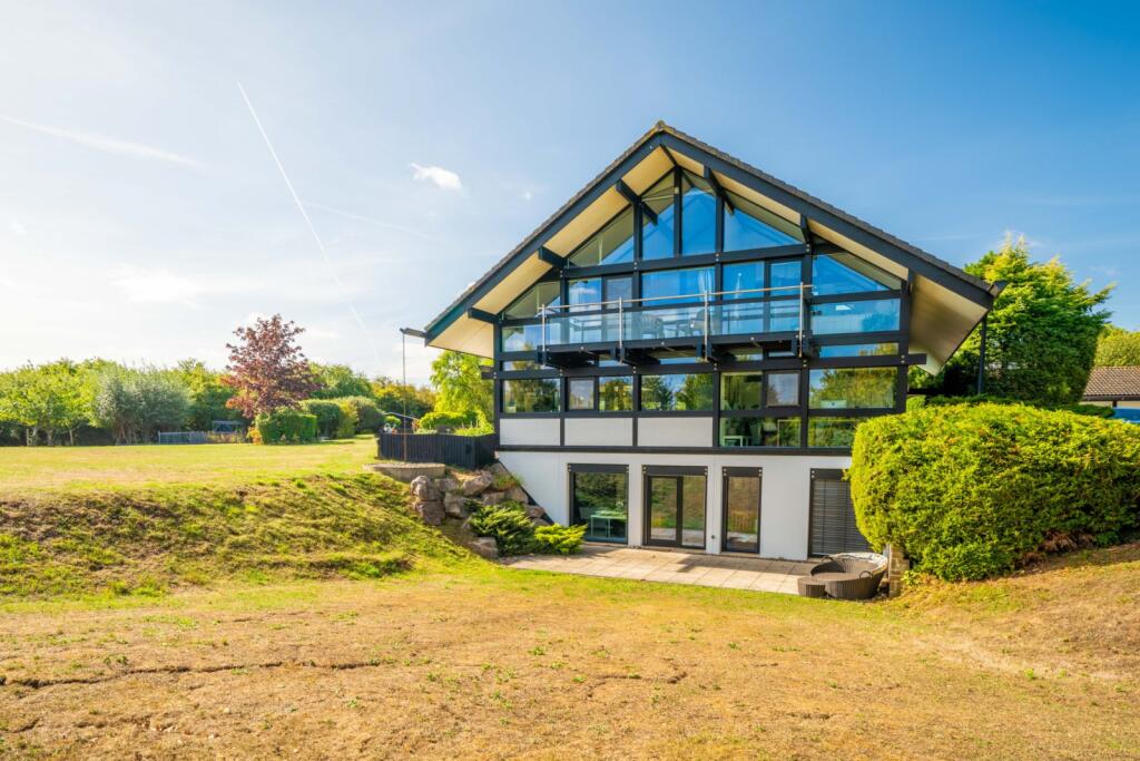 Main image of property: Sewardstone Road, Waltham Abbey, Essex, EN9