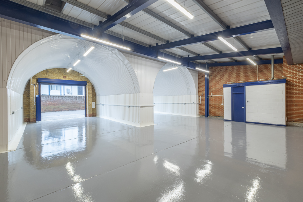 An empty arch with white lining