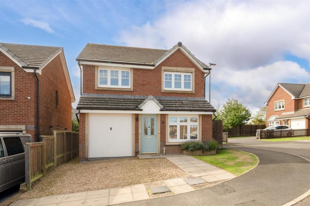 Main image of property: 33 Hallydown Crescent, Eyemouth, TD14
