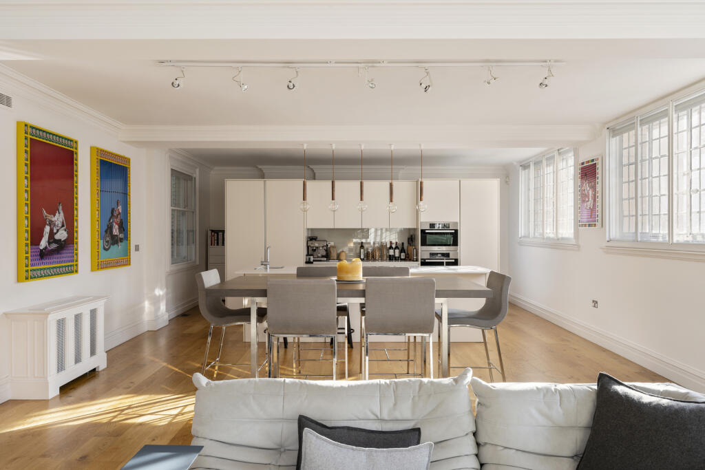 Main image of property: Kingsway, Holborn WC2