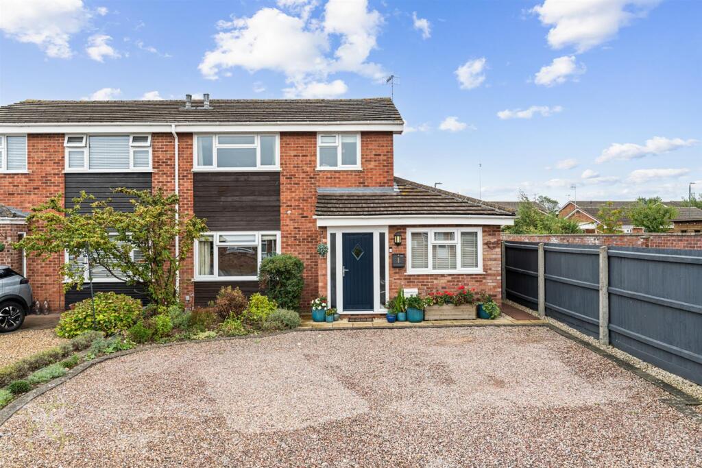 Main image of property: Lingfield Road, Evesham