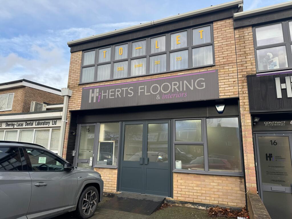Main image of property: Unit 15 Mark Road, Hemel Hempstead, HP2 7BN