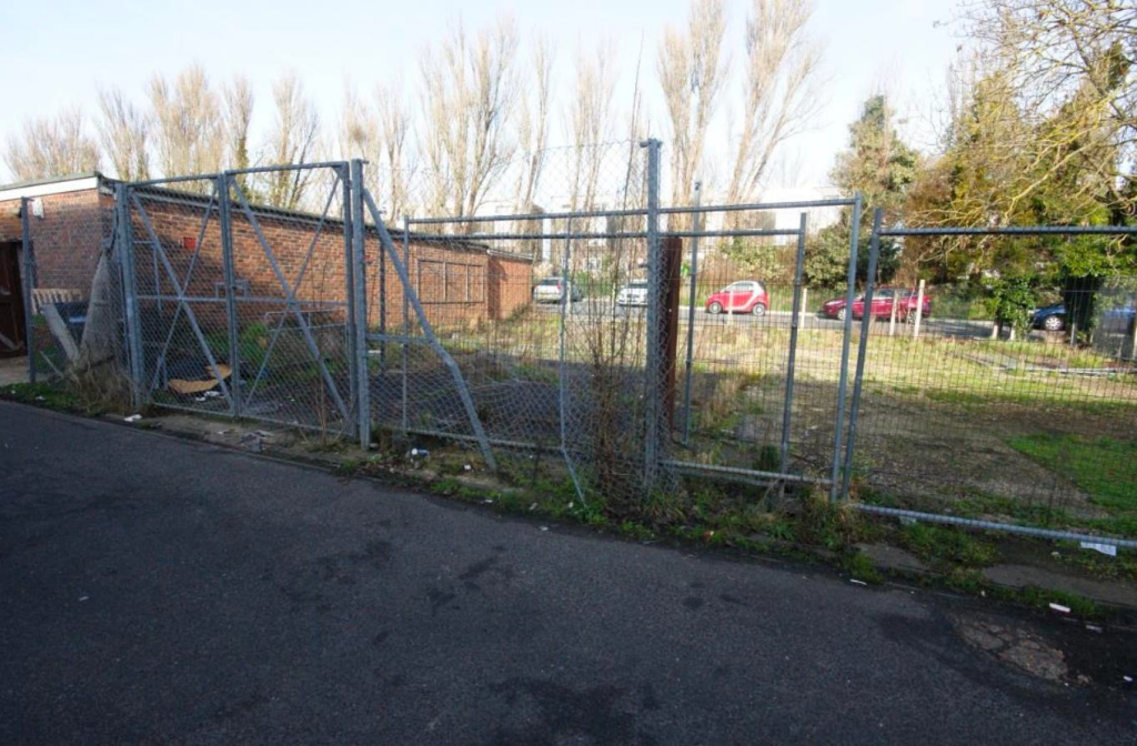 Main image of property: Land to R/O 282-286, Goring Road, Goring-by-Sea, Worthing, BN12 4PE