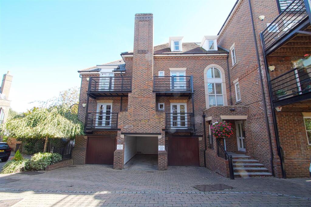 Main image of property: High Street, Billericay