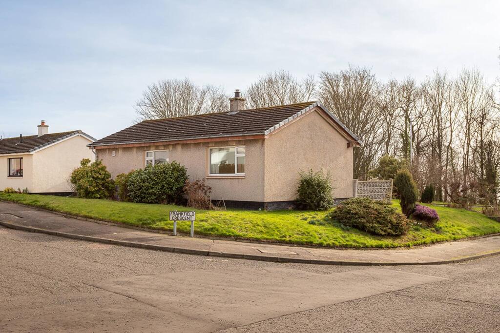 Main image of property: 2 Frankfield Crescent, Dalgety Bay, Dunfermline, KY11 9LW