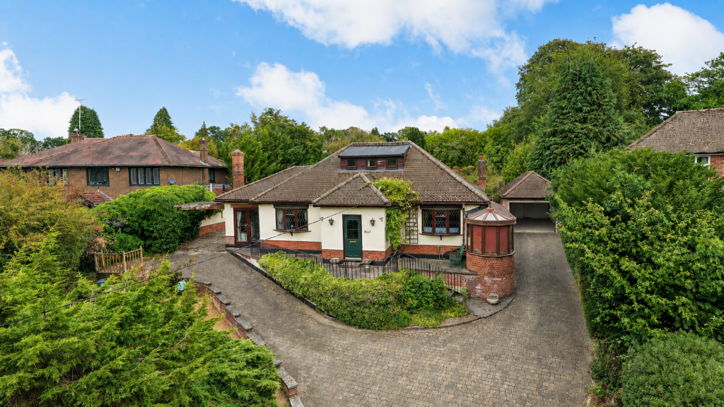 Main image of property: Dunstable Road, Studham, Bedfordshire, LU6 2QJ