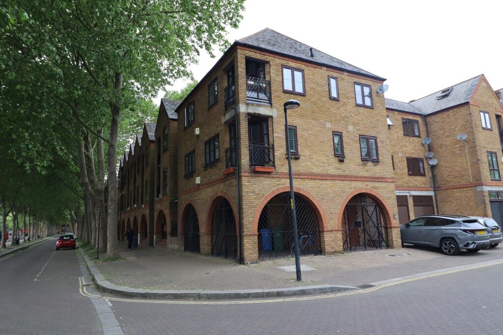 Main image of property: Brunswick Quay, Surrey Quays SE16