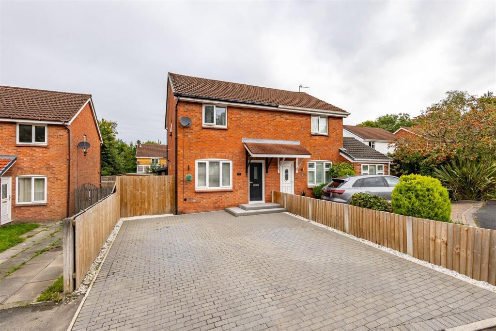 Main image of property: The Oaks, Chorley