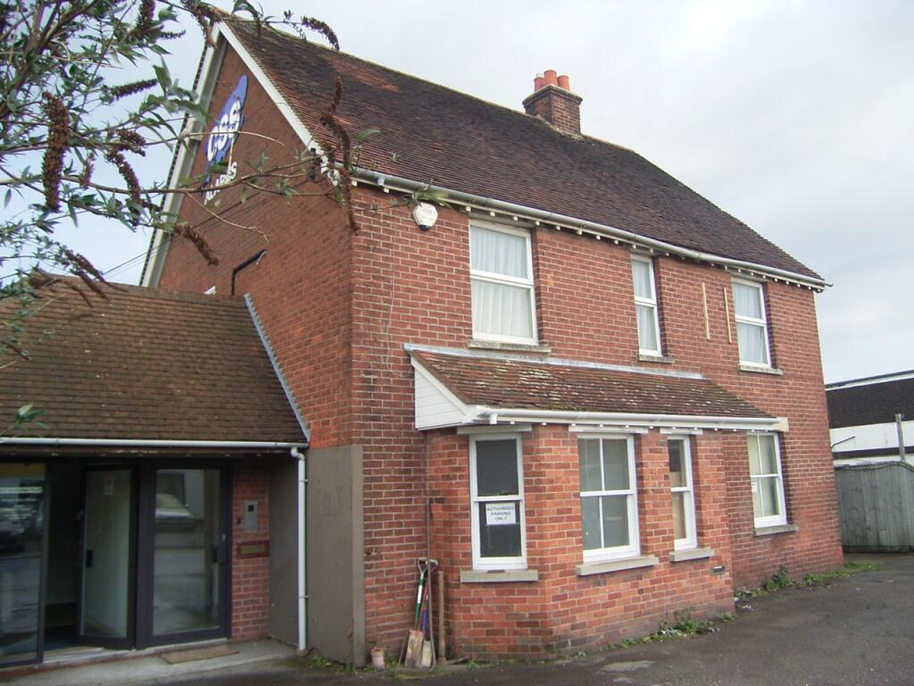 Main image of property: First Floor Flat, Hambridge Road, Newbury, West Berkshire