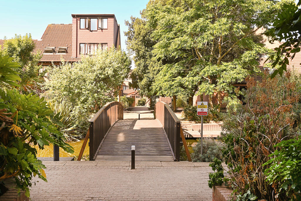 Main image of property: Leerdam Drive , London E14