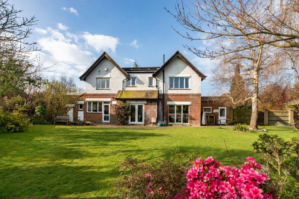 Main image of property: Cheriton Road, Folkestone, CT19 5HQ