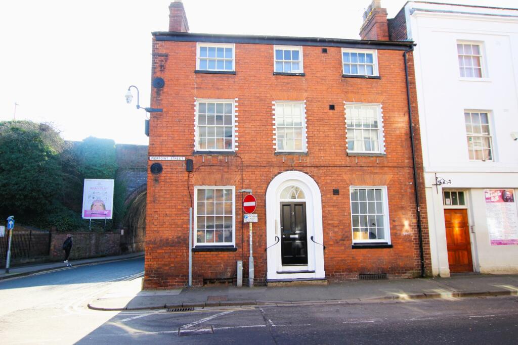Main image of property: **PROFESSIONALS & STUDENTS** Available - 2 Rooms - Pierpoint Street, Worcester