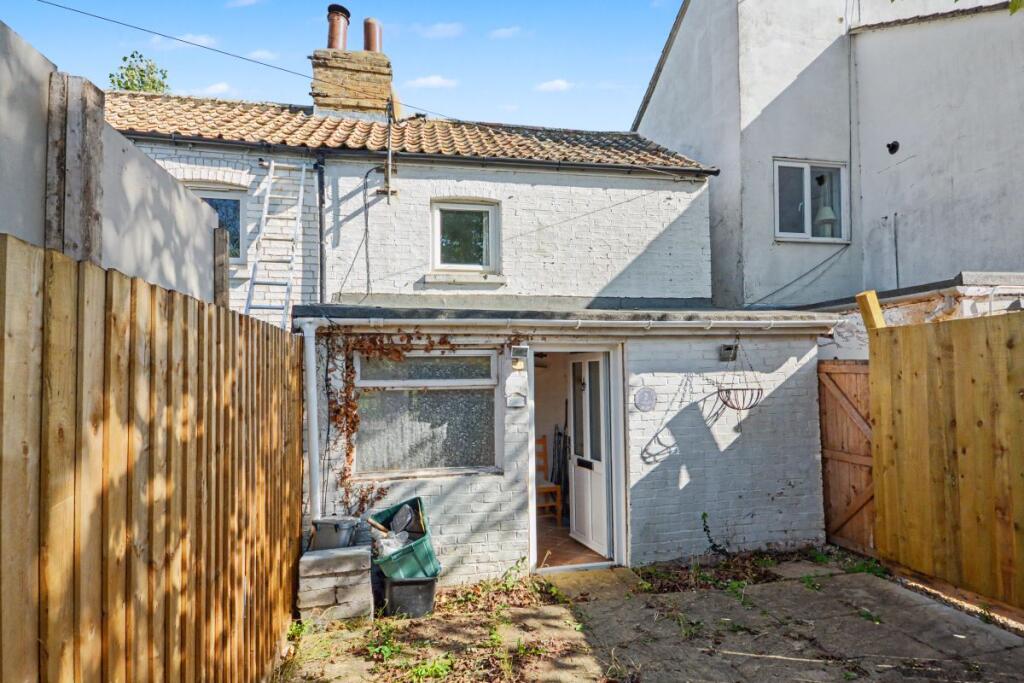 Main image of property: 2 Smiths Path, Cottenham, Cambridge, Cambridgeshire, CB24 8SQ