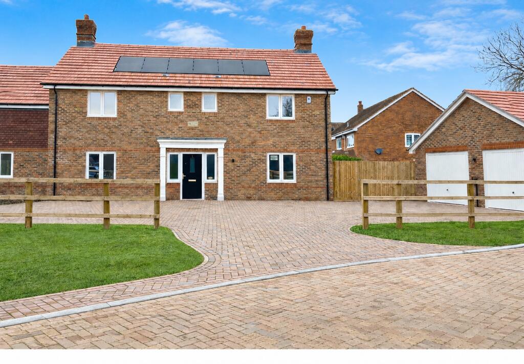 Main image of property: Meadow View, Aldermaston Road, Pamber End, Tadley, RG26