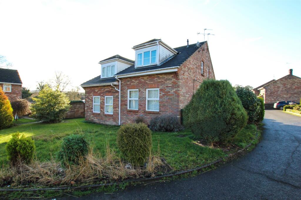 Main image of property: Lakeside, Tring