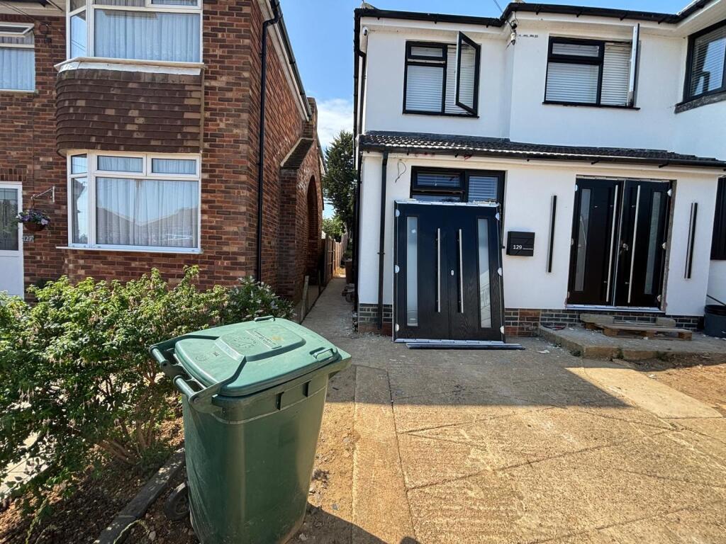 Main image of property: 1 Bedroom/Ensuite, 129 Sinclair Avenue, Banbury
