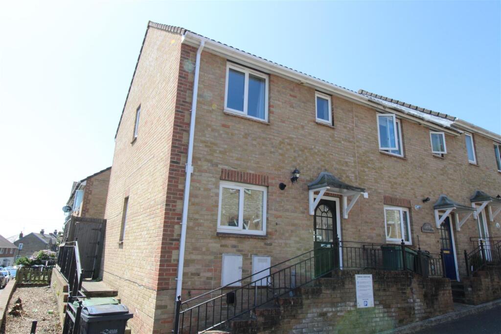 Main image of property: The Sidings, Cowes