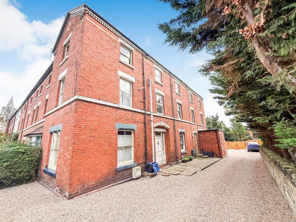 Main image of property: 15 Victoria Parade, Roft Street, Oswestry, Shropshire, SY11 2ES