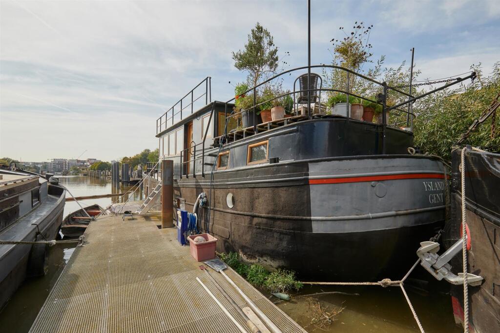 Main image of property: Victoria Steps Quay, Brentford, TW8