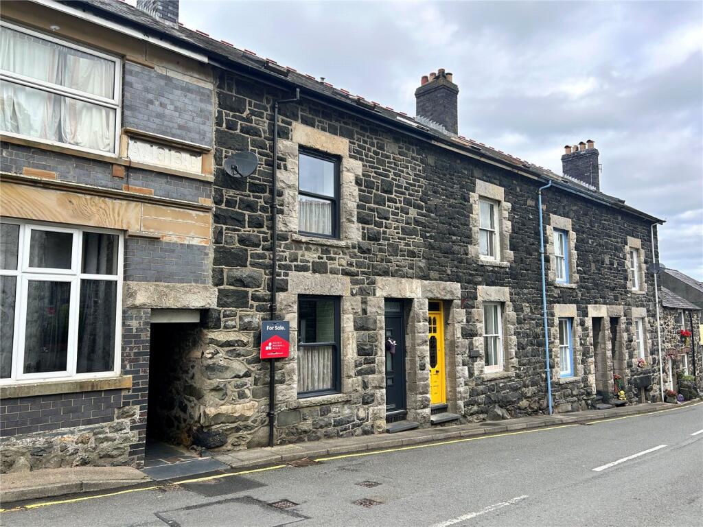 Main image of property: Llwyngwril, Gwynedd, LL37