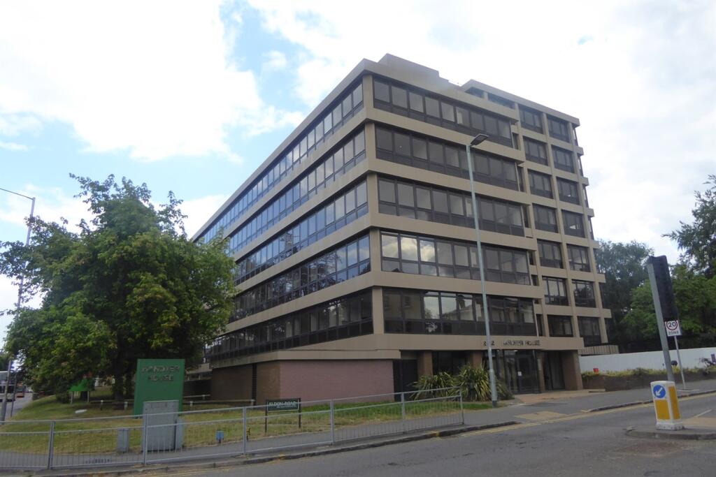 Main image of property: Hanover House, 202 Kings Road, Reading, RG1