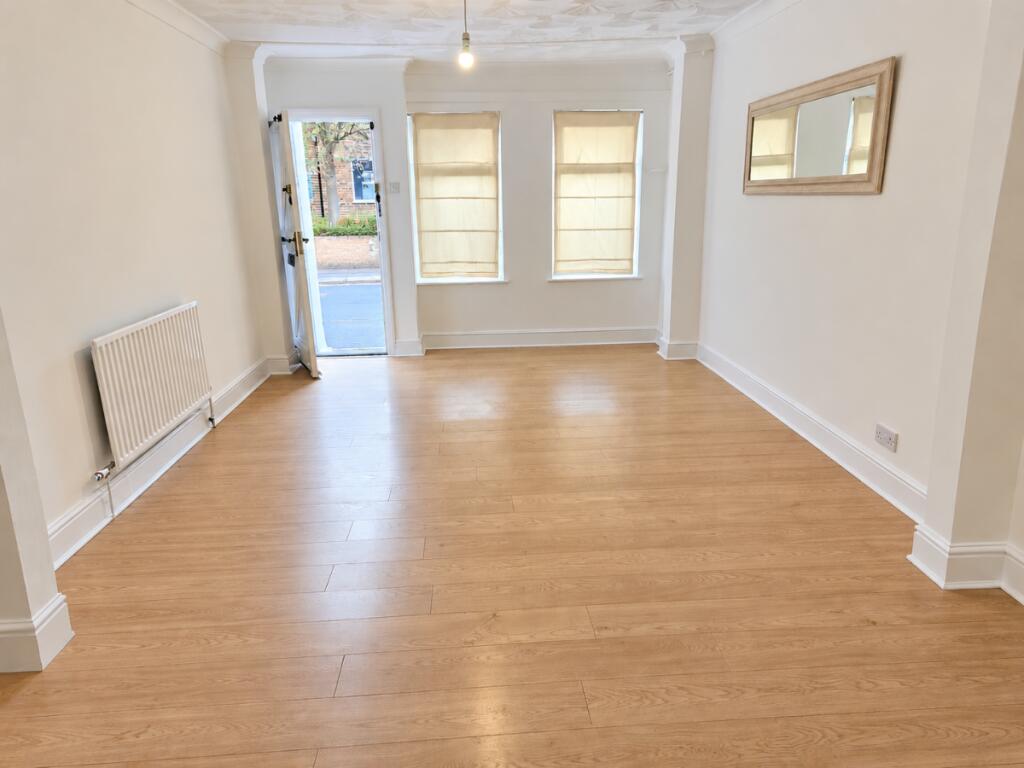 Main image of property: LINKFIELD ROAD, ISLEWORTH, V NEAR STATION & SHOPS
