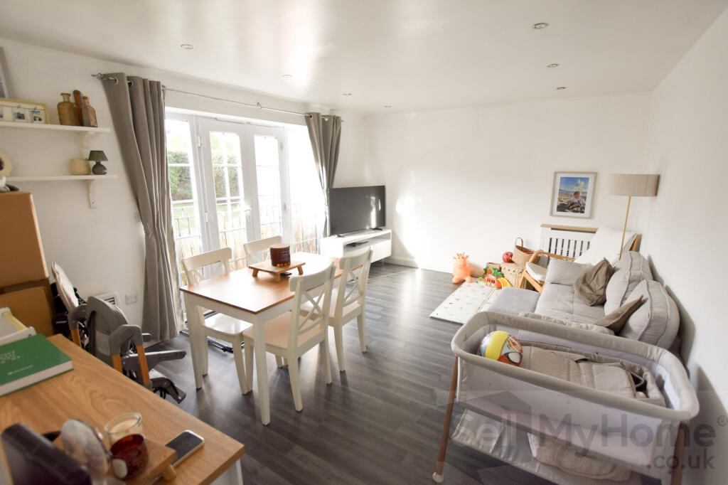 Main image of property: Flat 34, 6 Birkby Close, Hamilton, Leicester, Leicestershire