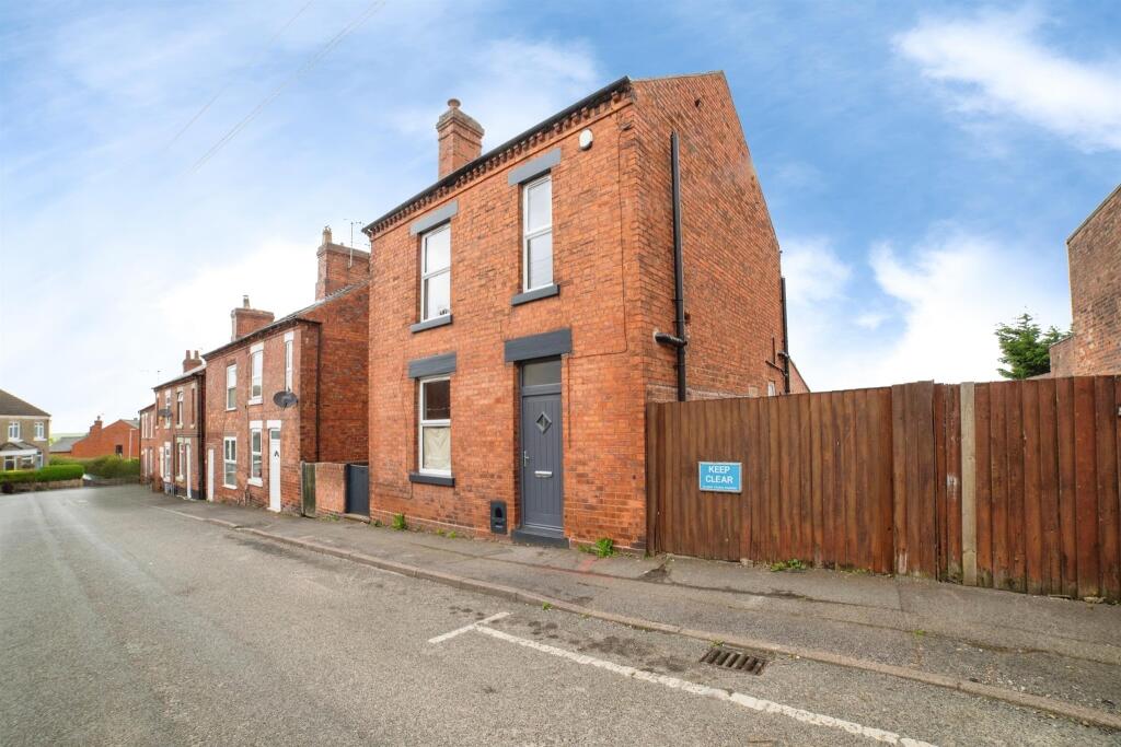Main image of property: Lynncroft, Eastwood, NOTTINGHAM
