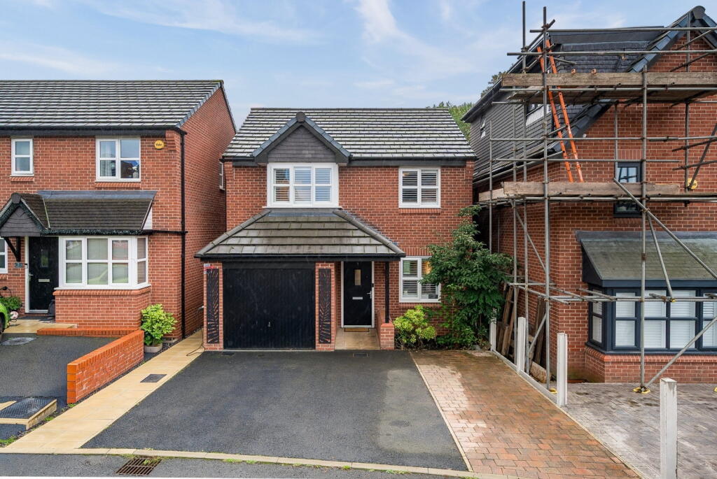 Main image of property: Weavers Gate, Hyde, Tameside, SK14 4XE