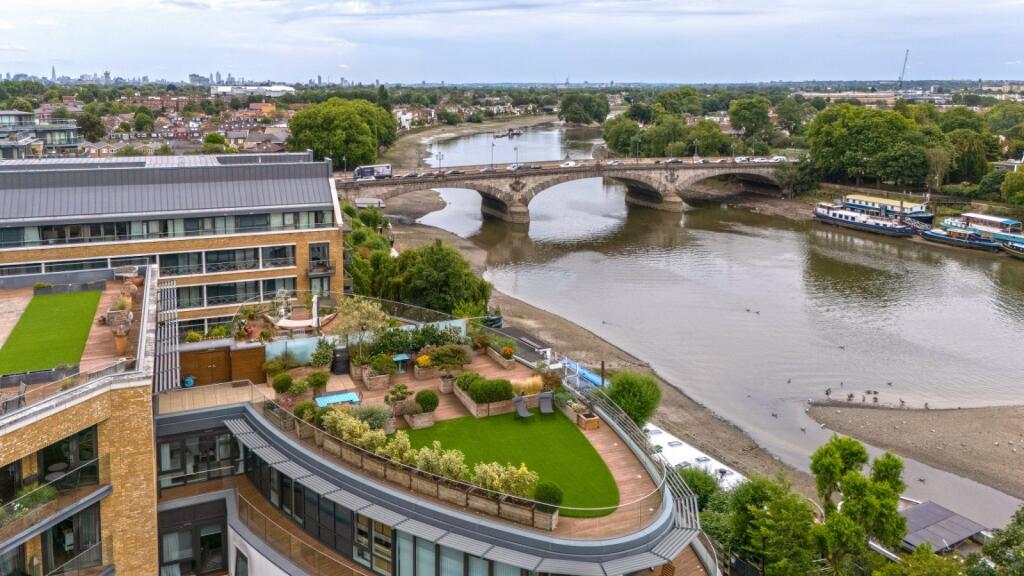 Main image of property: Quayside House, 
8 Kew Bridge Road, TW8