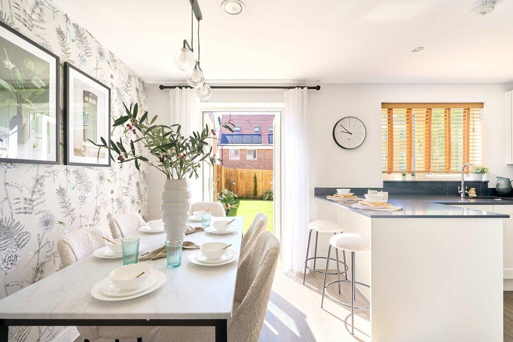 Main image of property: Chiswell Green Lane,
St. Albans,
AL2 3AJ
