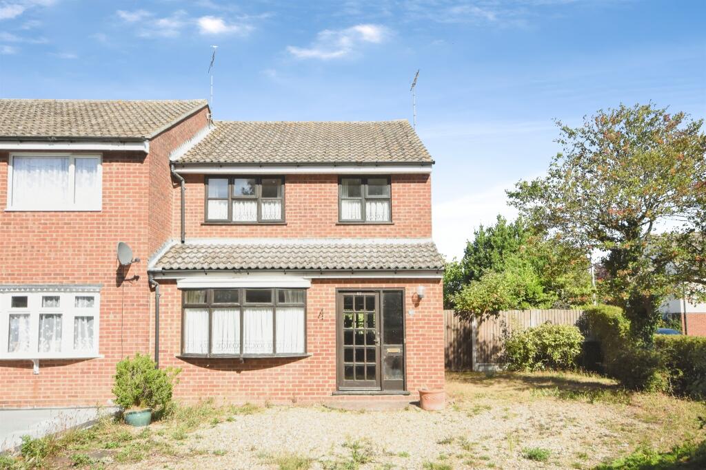Main image of property: Chelmer Road, Braintree